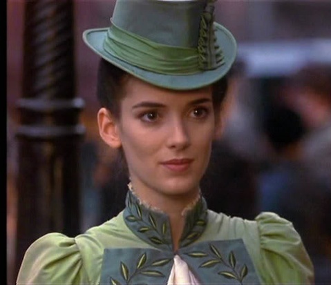 Lily Absinthe Takes a Look at the Movie Dracula | Lily Absinthe